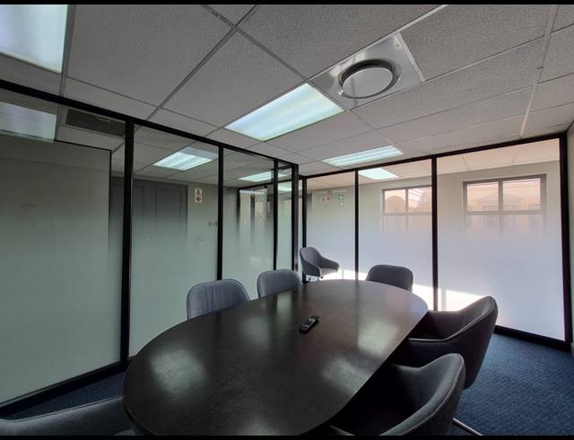 109M² OFFICE TO LET IN DUNKELD WEST